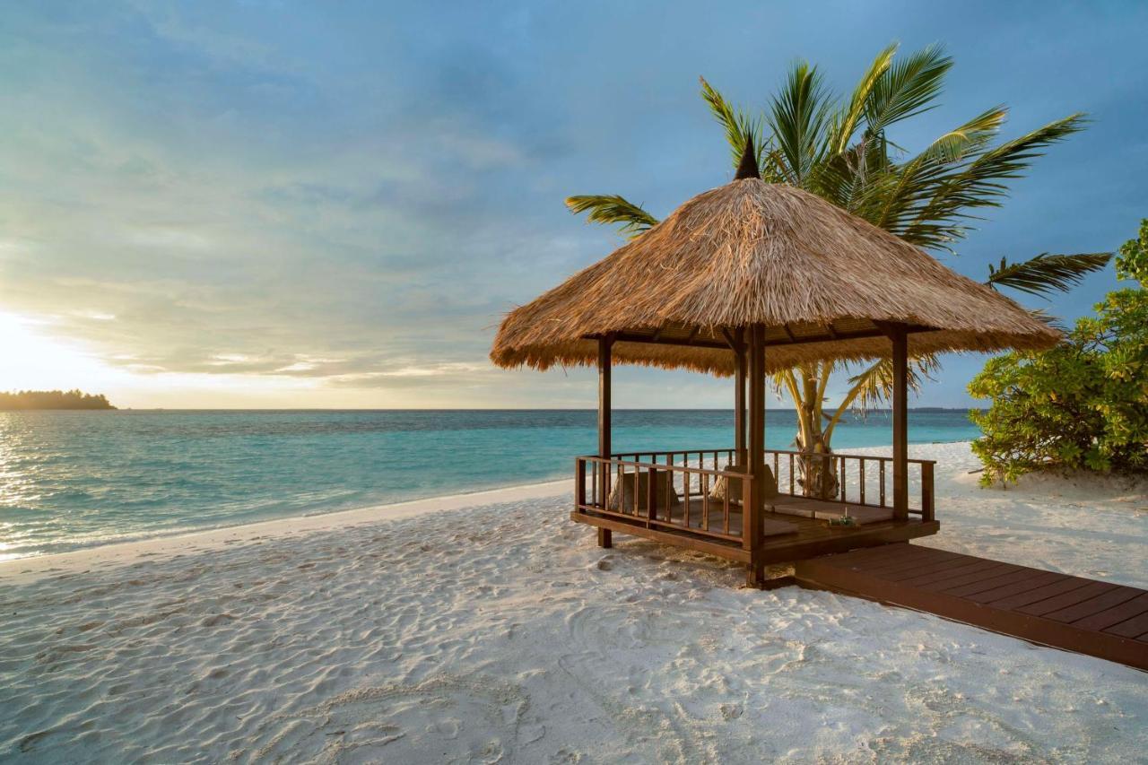 Banyan Tree Vabbinfaru Hotel Male Exterior photo