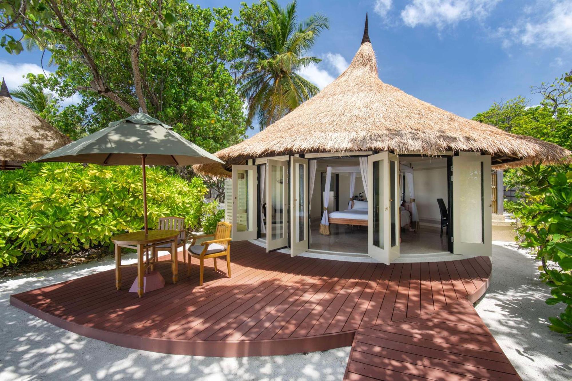 Banyan Tree Vabbinfaru Hotel Male Exterior photo