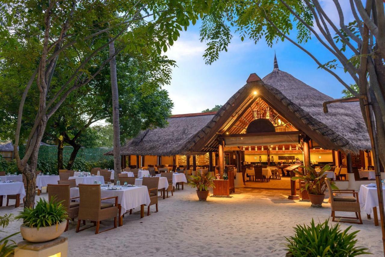 Banyan Tree Vabbinfaru Hotel Male Exterior photo